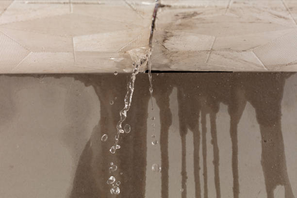 Professional Water Extraction technician working in Fredericktown, OH